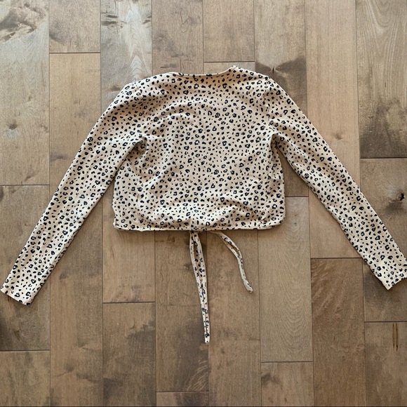 ARITZIA Sunday Best Leopard Wrap Crop Top - Picture 5 of 10